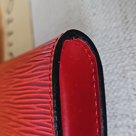 Louis Vuitton Epi Pouch - Picture 15 of 16